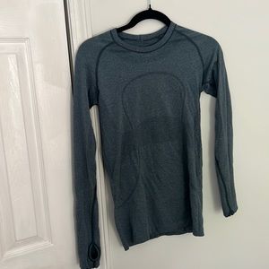 Lululemon (blue ish grey) size 4 long sleeve